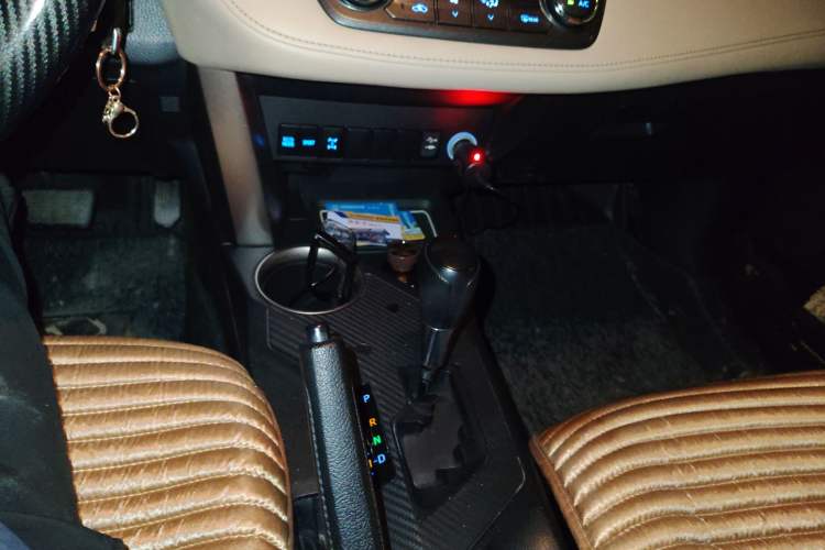 Used Toyota RAV4 2013 2.0L CVT Four-Wheel Drive Fashion Edition Gear Lever