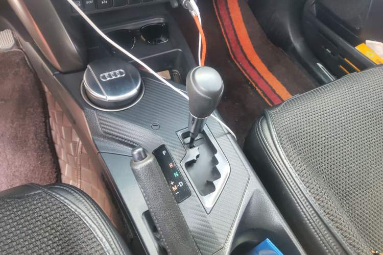 Used Toyota RAV4 2013 2.0L CVT Four-Wheel Drive Fashion Edition Gear Lever