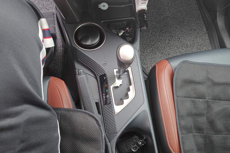 Used Toyota RAV4 2013 2.5L Automatic 4x4 Elite Edition Gear Lever