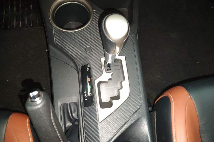 Used Toyota RAV4 2013 2.5L Automatic 4x4 Prestige Edition Gear Lever
