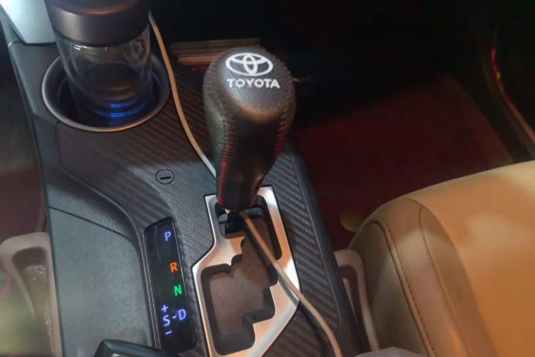 Used Toyota RAV4 2013 2.5L Automatic 4x4 Prestige Edition Gear Lever