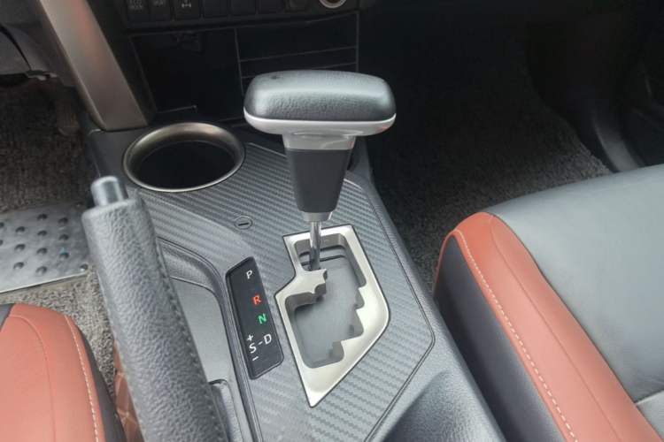 Used Toyota RAV4 2013 2.5L Automatic 4x4 Elite Edition Gear Lever