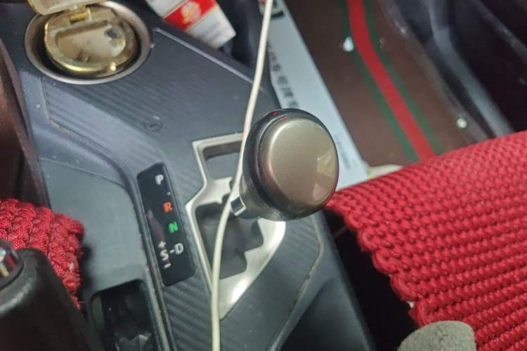 Used Toyota RAV4 2013 2.5L Automatic 4x4 Prestige Edition Gear Lever