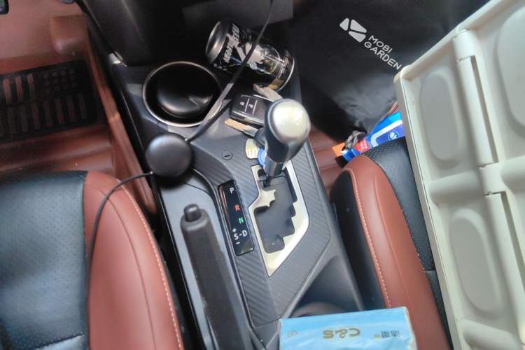 Used Toyota RAV4 2013 2.5L Automatic 4x4 Elite Edition Gear Lever