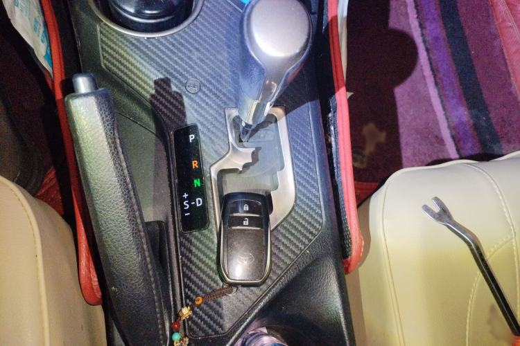 Used Toyota RAV4 2013 2.5L Automatic 4x4 Elite Edition Gear Lever