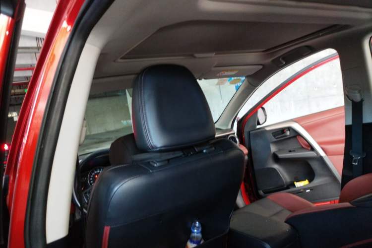 Used Toyota RAV4 2013 2.5L Automatic 4x4 Elite Edition Headliner