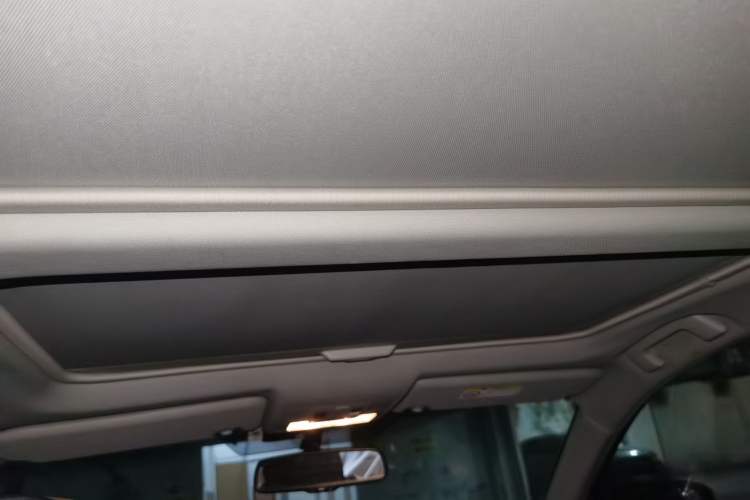 Used Toyota RAV4 2013 2.5L Automatic 4x4 Elite Edition Headliner