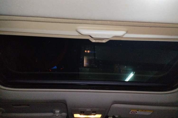 Used Toyota RAV4 2013 2.5L Automatic 4x4 Elite Edition Headliner