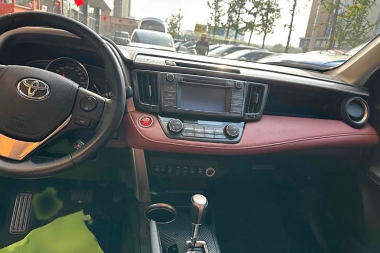 Used Toyota RAV4 2013 2.5L Automatic 4x4 Prestige Edition Interior 1