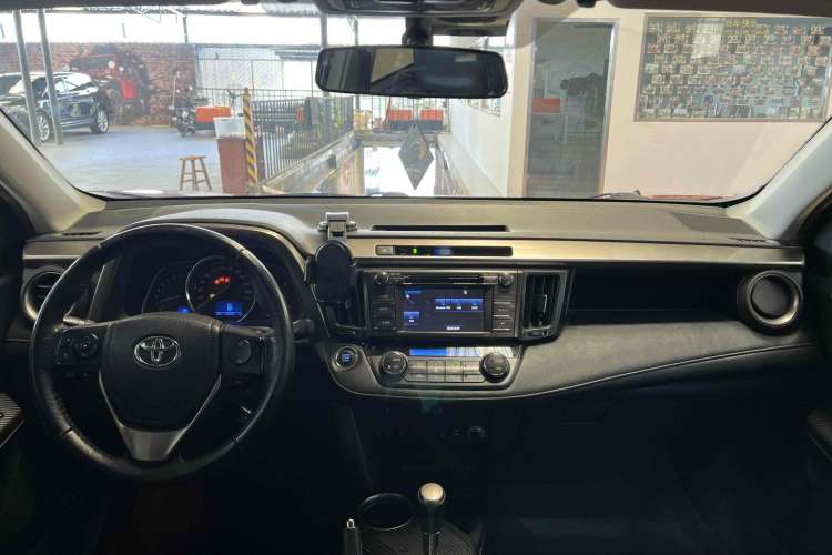 Used Toyota RAV4 2013 2.0L CVT Four-Wheel Drive New Edition Interior 1