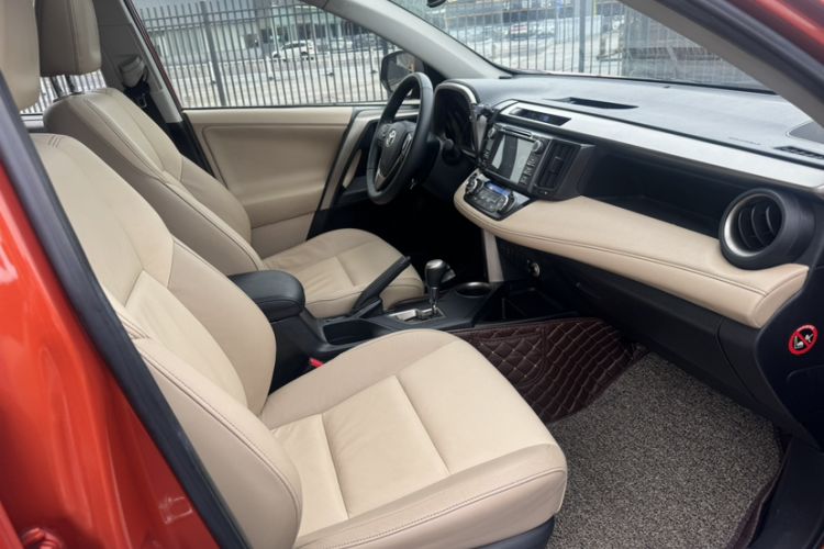 Used Toyota RAV4 2013 2.5L Automatic 4x4 Elite Edition Interior 2