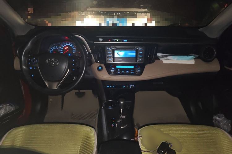 Used Toyota RAV4 2013 2.0L CVT Four-Wheel Drive New Edition Interior 2