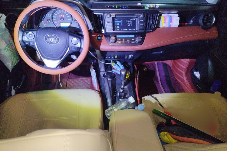 Used Toyota RAV4 2013 2.5L Automatic 4x4 Elite Edition Interior 2