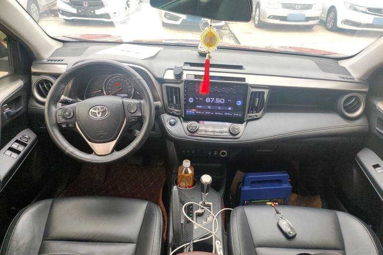 Used Toyota RAV4 2013 2.0L CVT Four-Wheel Drive New Edition Interior 2