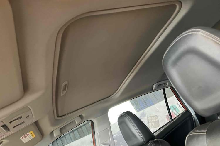 Used Toyota RAV4 2013 2.0L CVT Four-Wheel Drive New Edition Interior 3