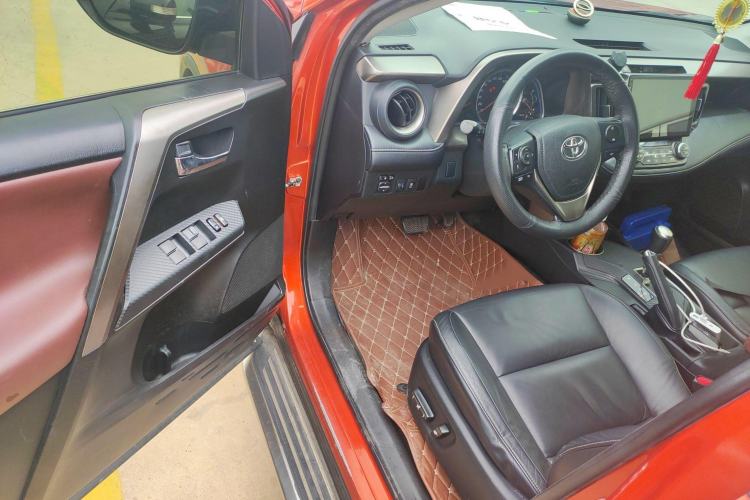 Used Toyota RAV4 2013 2.0L CVT Four-Wheel Drive New Edition Interior 3