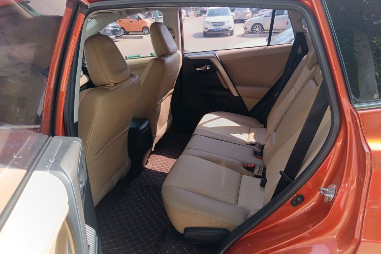 Used Toyota RAV4 2013 2.0L CVT Four-Wheel Drive New Edition Interior 4