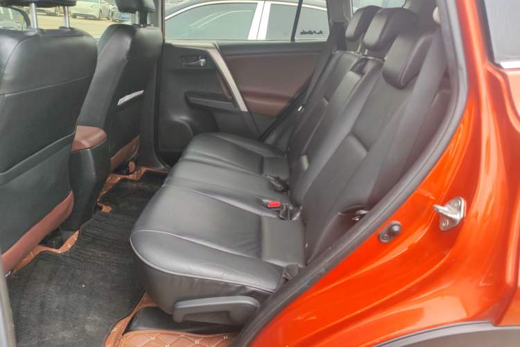 Used Toyota RAV4 2013 2.0L CVT Four-Wheel Drive New Edition Interior 4