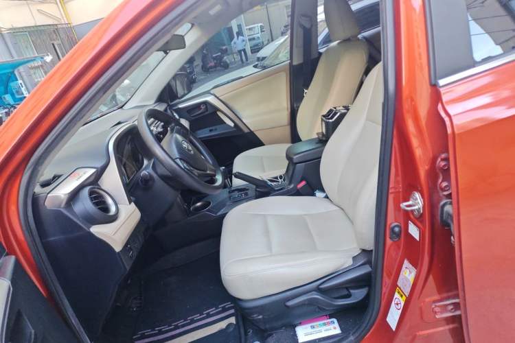 Used Toyota RAV4 2013 2.0L CVT Two-Wheel Drive Urban Edition Left Front Seat