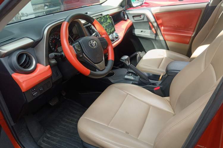 Used Toyota RAV4 2013 2.0L CVT Two-Wheel Drive Urban Edition Left Front Seat