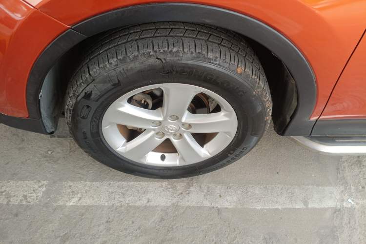 Used Toyota RAV4 2013 2.0L CVT Two-Wheel Drive Urban Edition Left Front Wheel Hub