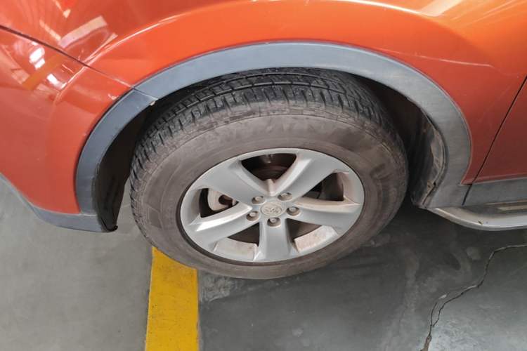 Used Toyota RAV4 2013 2.5L Automatic 4x4 Elite Edition Left Front Wheel Hub