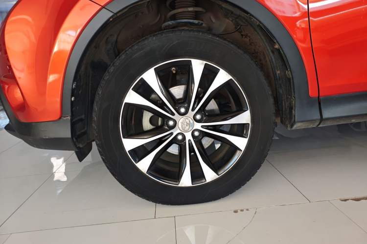 Used Toyota RAV4 2013 2.5L Automatic 4x4 Prestige Edition Left Front Wheel Hub