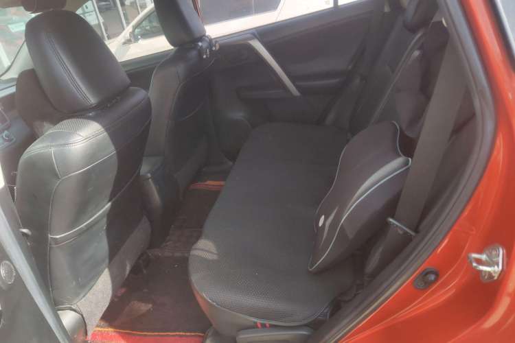 Used Toyota RAV4 2013 2.0L CVT Four-Wheel Drive Fashion Edition Left Rear Seat