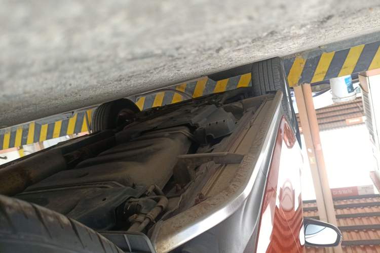Used Toyota RAV4 2013 2.0L CVT Two-Wheel Drive Urban Edition Left Side Sill