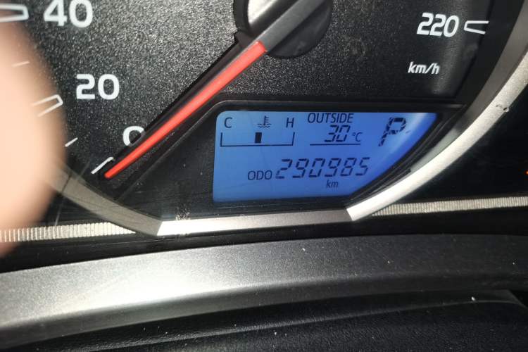 Used Toyota RAV4 2013 2.5L Automatic 4x4 Elite Edition Odometer Close Up