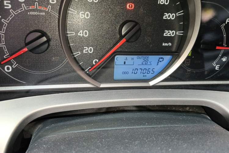 Used Toyota RAV4 2013 2.5L Automatic 4x4 Elite Edition Odometer Close Up
