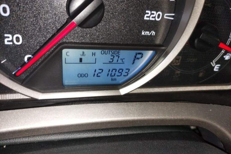 Used Toyota RAV4 2013 2.5L Automatic 4x4 Elite Edition Odometer Close Up
