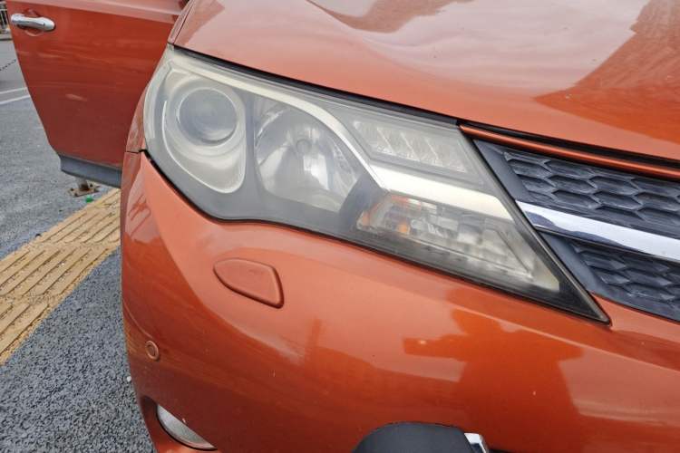 Used Toyota RAV4 2013 2.5L Automatic 4x4 Elite Edition Right Front Headlight