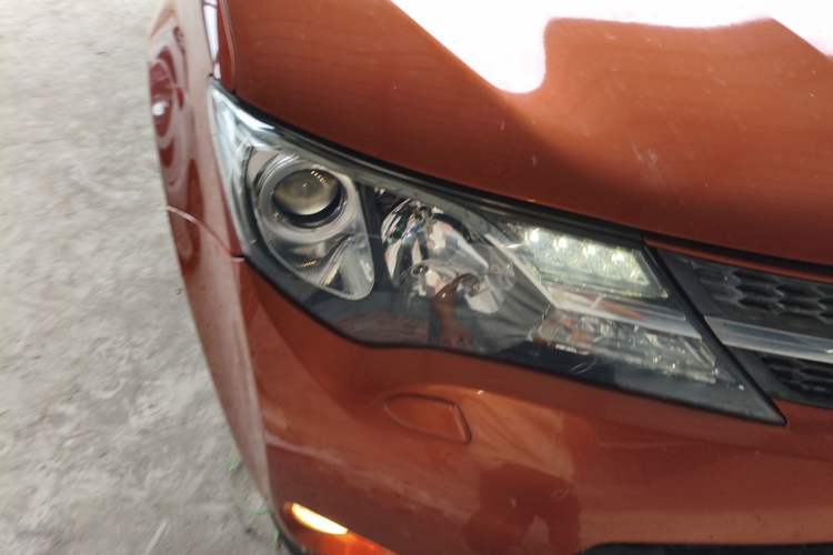 Used Toyota RAV4 2013 2.5L Automatic 4x4 Elite Edition Right Front Headlight
