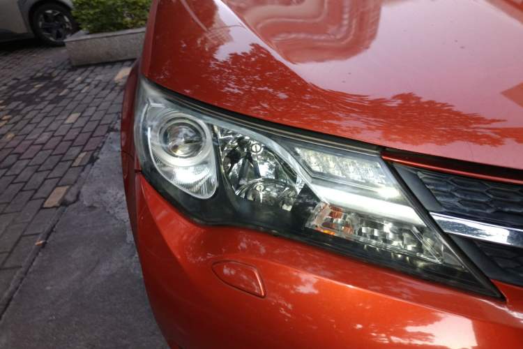 Used Toyota RAV4 2013 2.5L Automatic 4x4 Prestige Edition Right Front Headlight