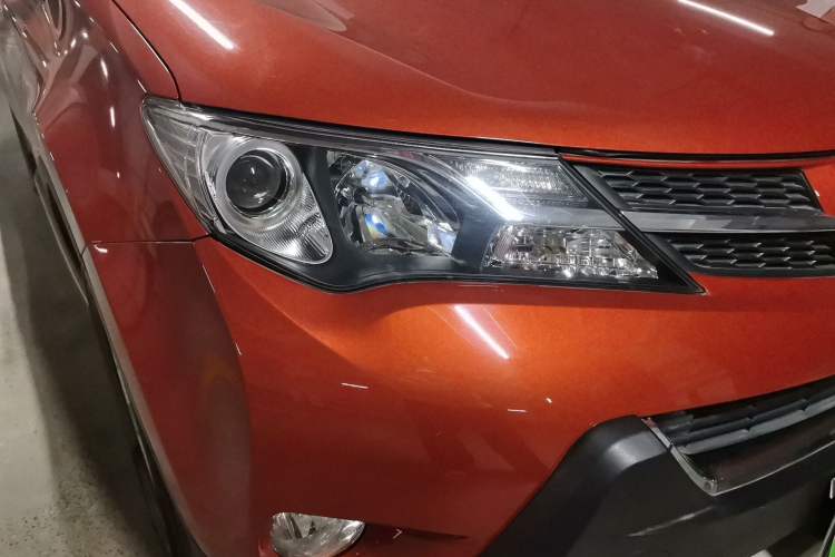 Used Toyota RAV4 2013 2.0L CVT Four-Wheel Drive New Edition Right Front Headlight