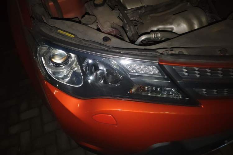 Used Toyota RAV4 2013 2.5L Automatic 4x4 Elite Edition Right Front Headlight
