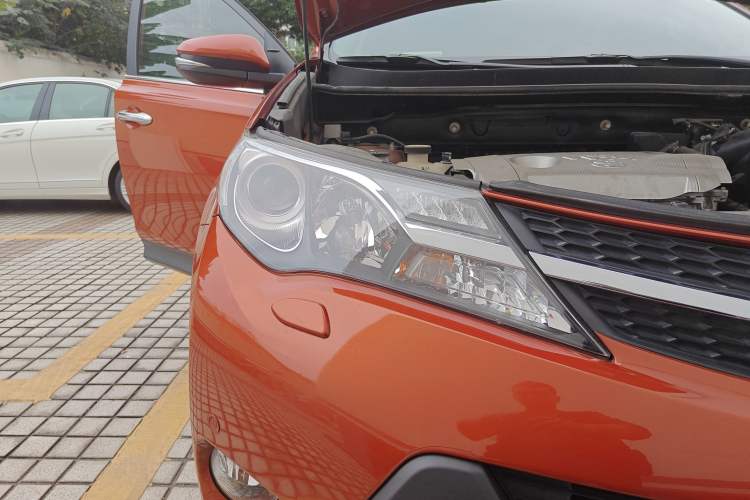 Used Toyota RAV4 2013 2.5L Automatic 4x4 Elite Edition Right Front Headlight