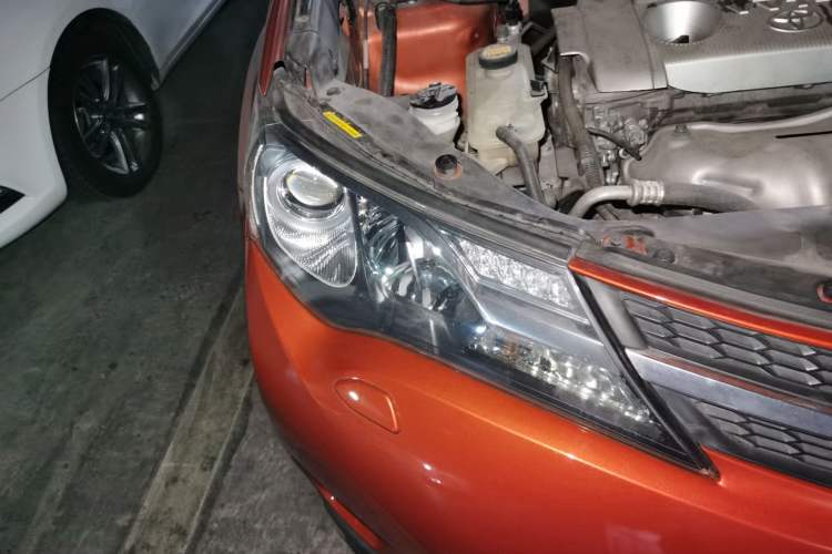 Used Toyota RAV4 2013 2.5L Automatic 4x4 Elite Edition Right Front Headlight