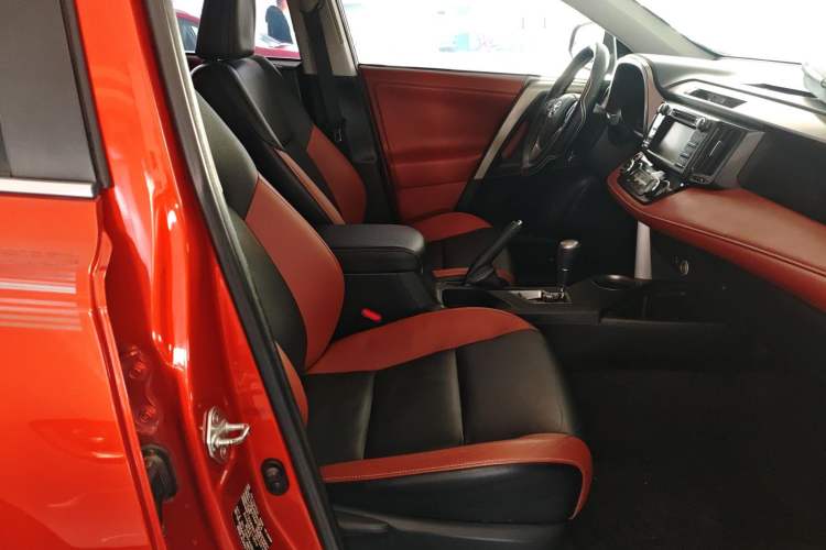 Used Toyota RAV4 2013 2.5L Automatic 4x4 Prestige Edition Right Front Seat