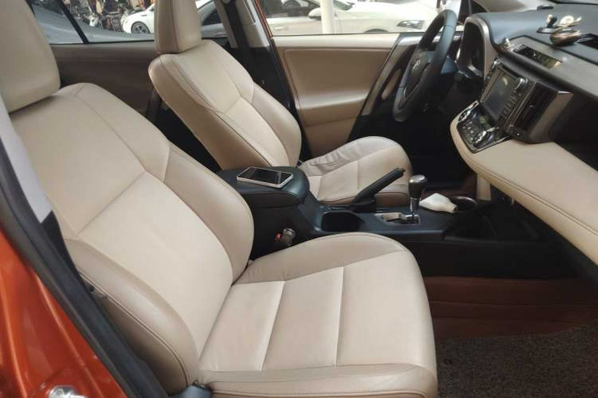 Used Toyota RAV4 2013 2.5L Automatic 4x4 Elite Edition Right Front Seat