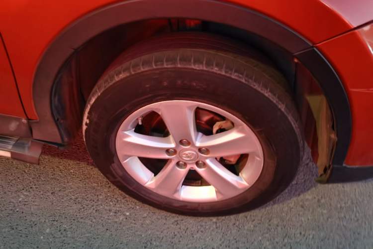 Used Toyota RAV4 2013 2.5L Automatic 4x4 Elite Edition Right Front Wheel Hub