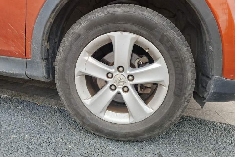 Used Toyota RAV4 2013 2.5L Automatic 4x4 Elite Edition Right Front Wheel Hub