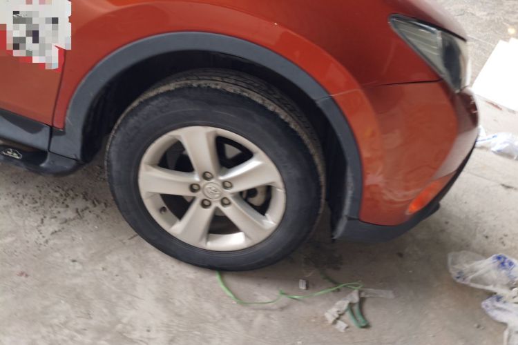 Used Toyota RAV4 2013 2.5L Automatic 4x4 Elite Edition Right Front Wheel Hub