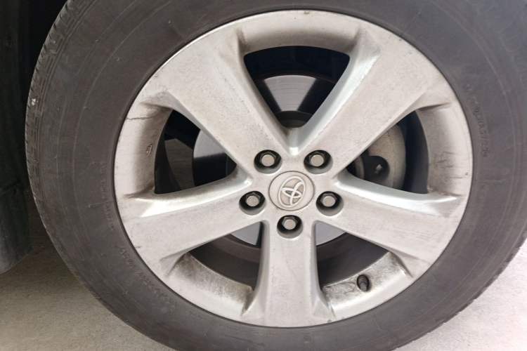 Used Toyota RAV4 2013 2.5L Automatic 4x4 Elite Edition Right Front Wheel Hub