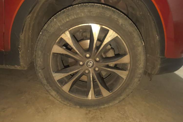 Used Toyota RAV4 2013 2.5L Automatic 4x4 Prestige Edition Right Front Wheel Hub