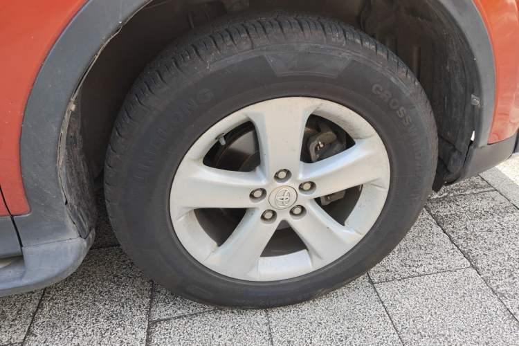 Used Toyota RAV4 2013 2.0L CVT Four-Wheel Drive New Edition Right Front Wheel Hub
