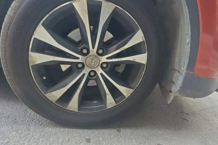 Used Toyota RAV4 2013 2.5L Automatic 4x4 Prestige Edition Right Front Wheel Hub