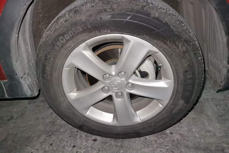 Used Toyota RAV4 2013 2.5L Automatic 4x4 Elite Edition Right Front Wheel Hub