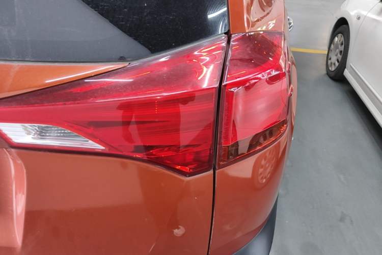 Used Toyota RAV4 2013 2.5L Automatic 4x4 Elite Edition Right Rear Taillight